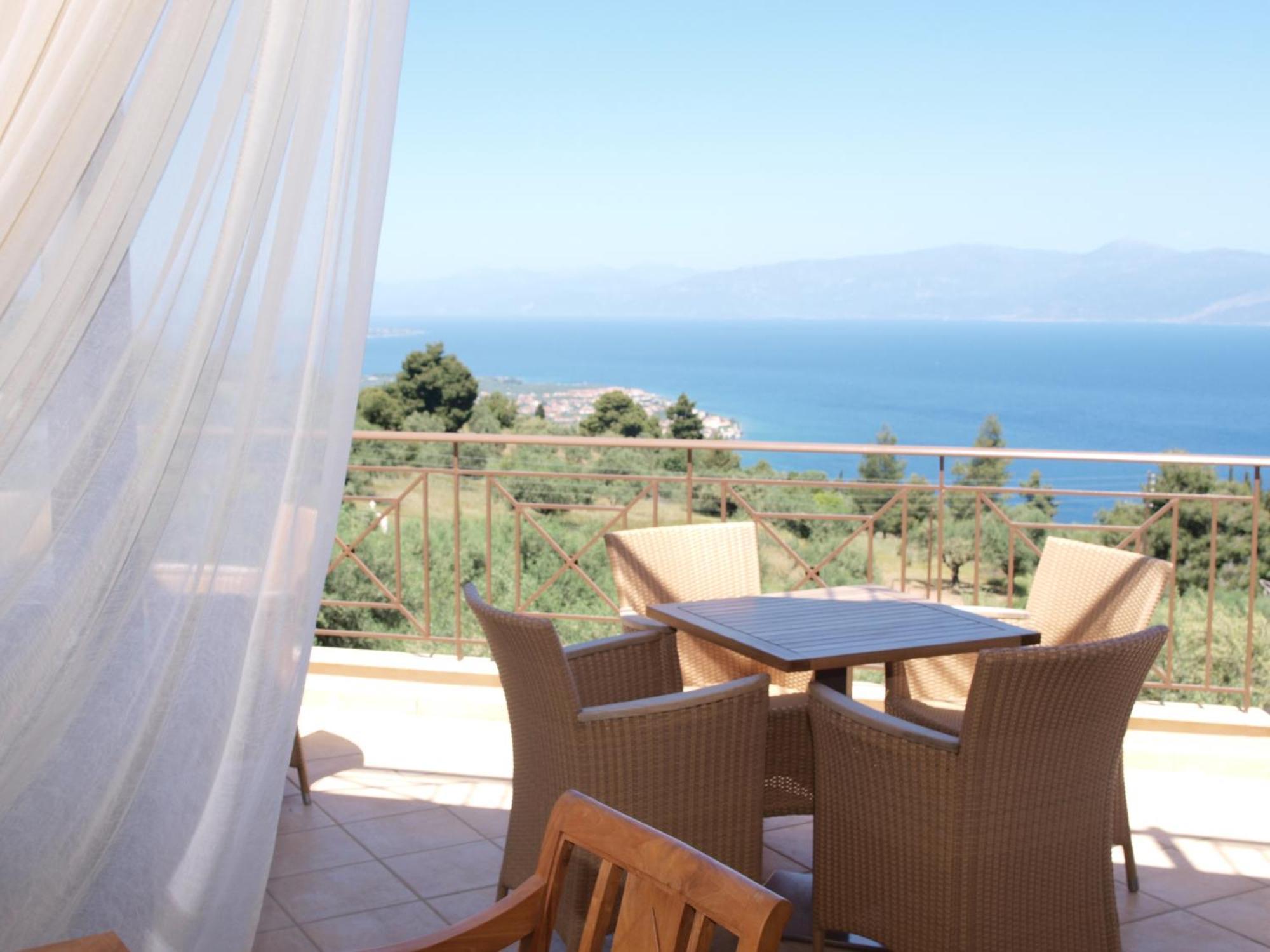 Hotel Theasi Диакопто Екстериор снимка