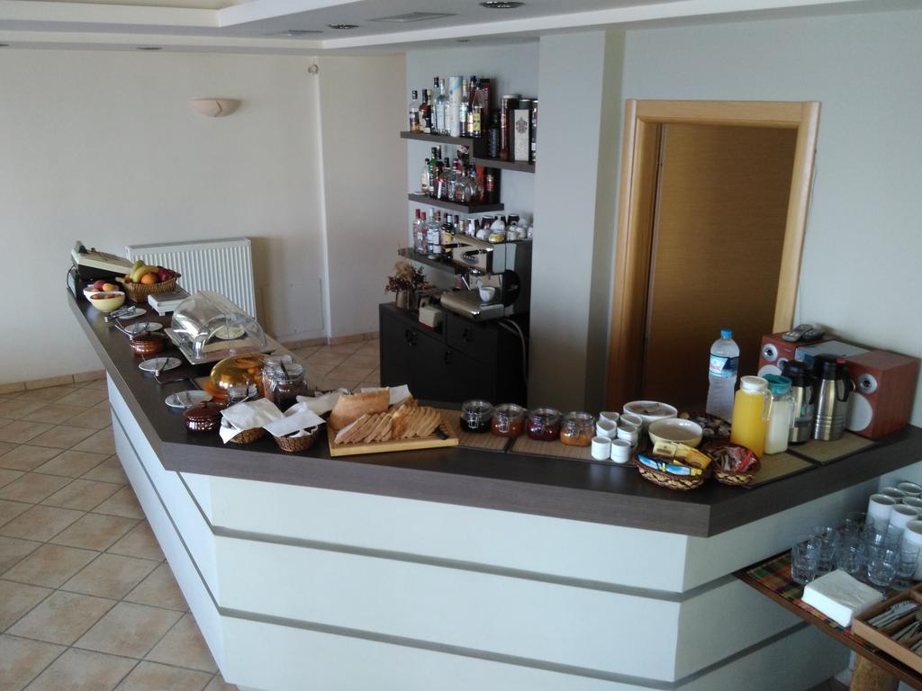 Hotel Theasi Диакопто Екстериор снимка