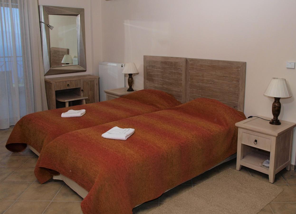 Hotel Theasi Диакопто Екстериор снимка