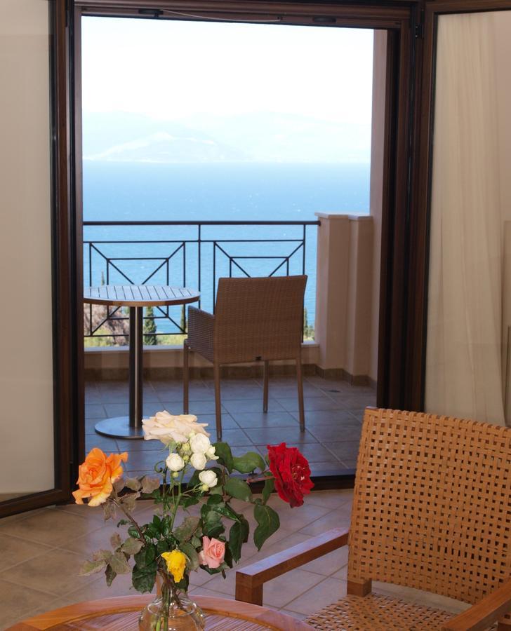 Hotel Theasi Диакопто Екстериор снимка