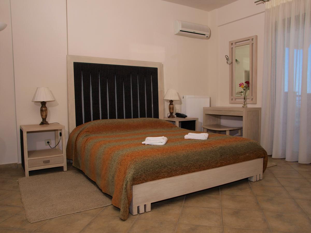 Hotel Theasi Диакопто Екстериор снимка