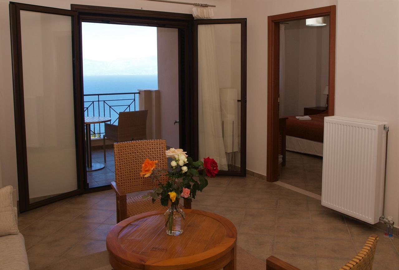 Hotel Theasi Диакопто Екстериор снимка